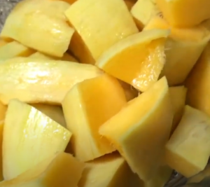 mango pieces